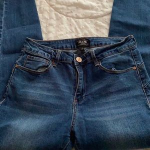 Size 7 but runs small will fit a size 5